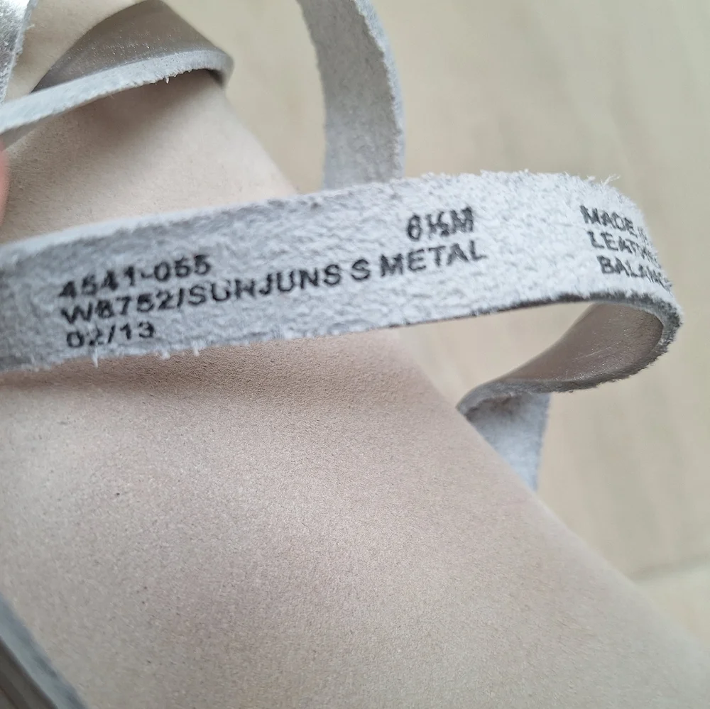 GH Bass Co Sunjuns Sharon Silver Leather Strappy Flat Sandals Thong Size 6.5 - Picture 8 of 8